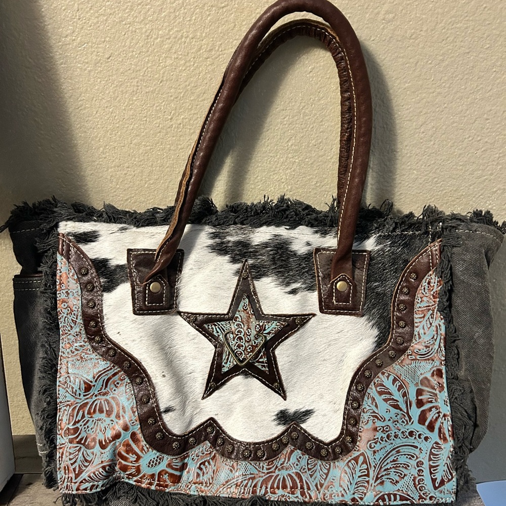 Myra Shoulder Bag